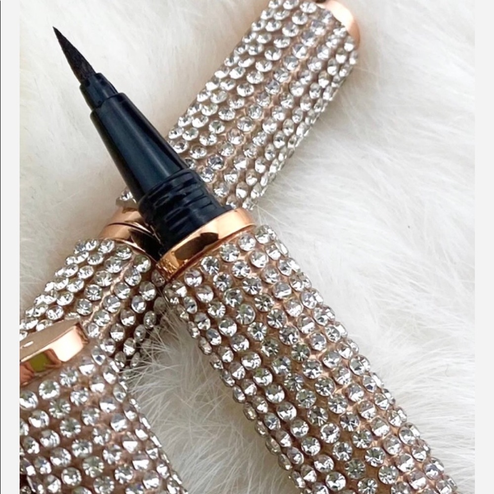 Iced magnetic lash pen